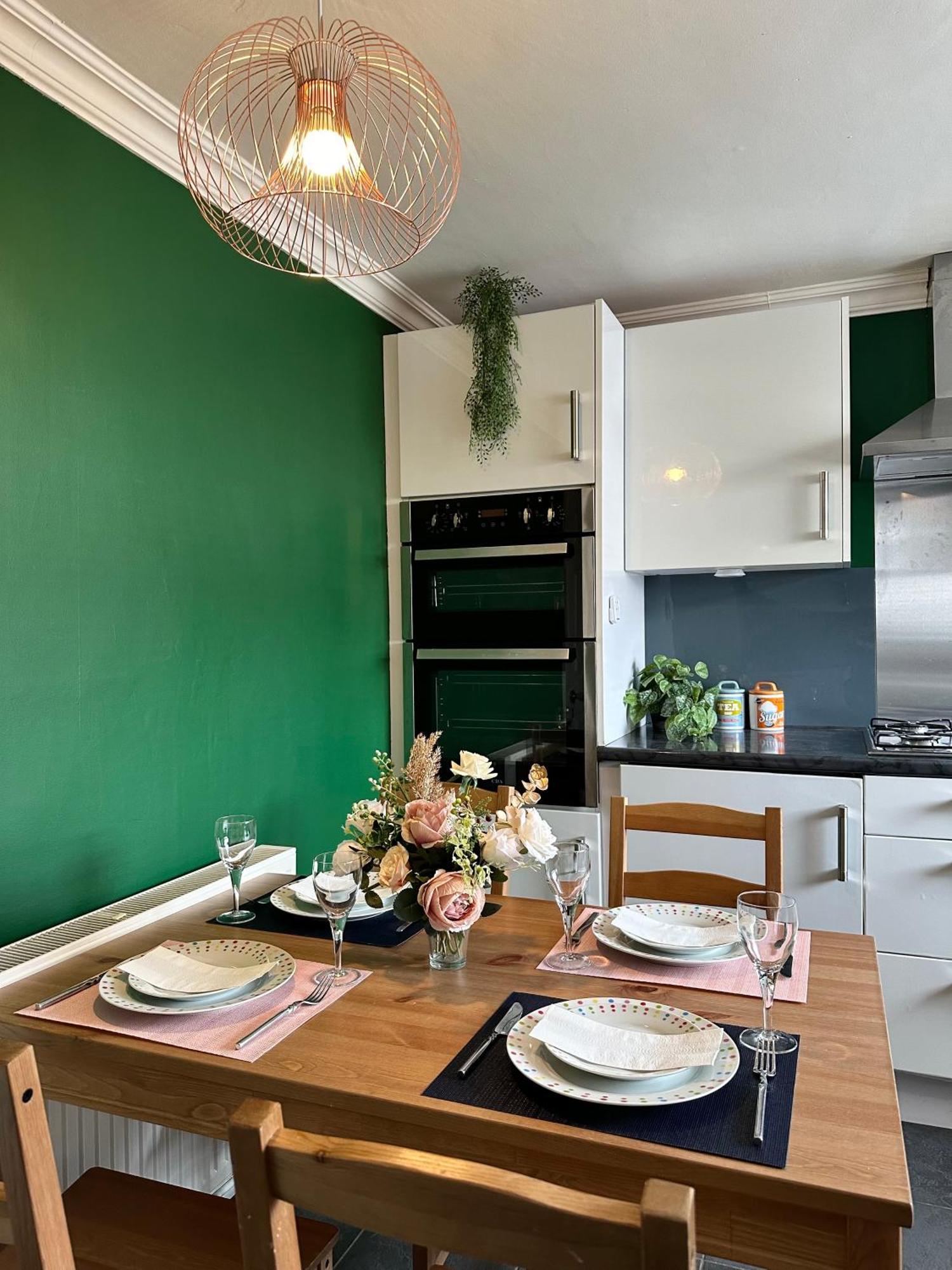 6 Guests House Old Trafford,Media City,City Centre, Free Parking Manchester Exterior photo